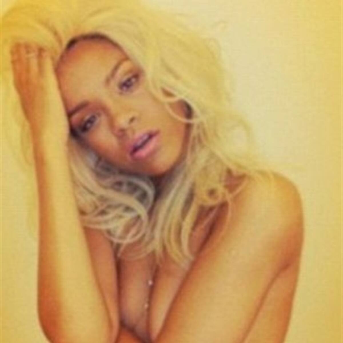 Rihanna Nude!