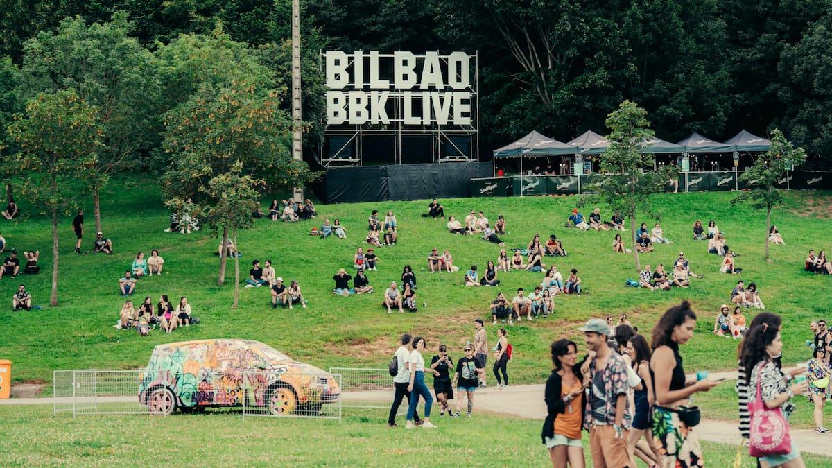Bilbao BBK Live 2026 refuerza su compromiso social: puntos violeta y LGTBI+; y movilidad sostenible