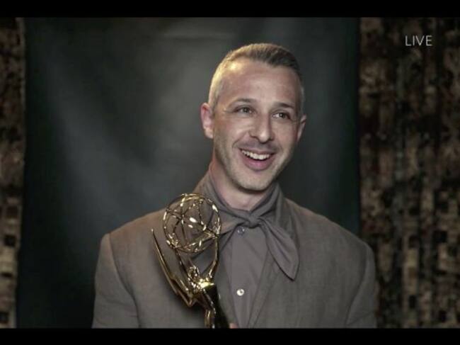 Jeremy Strong en los Premios Emmy 2020.