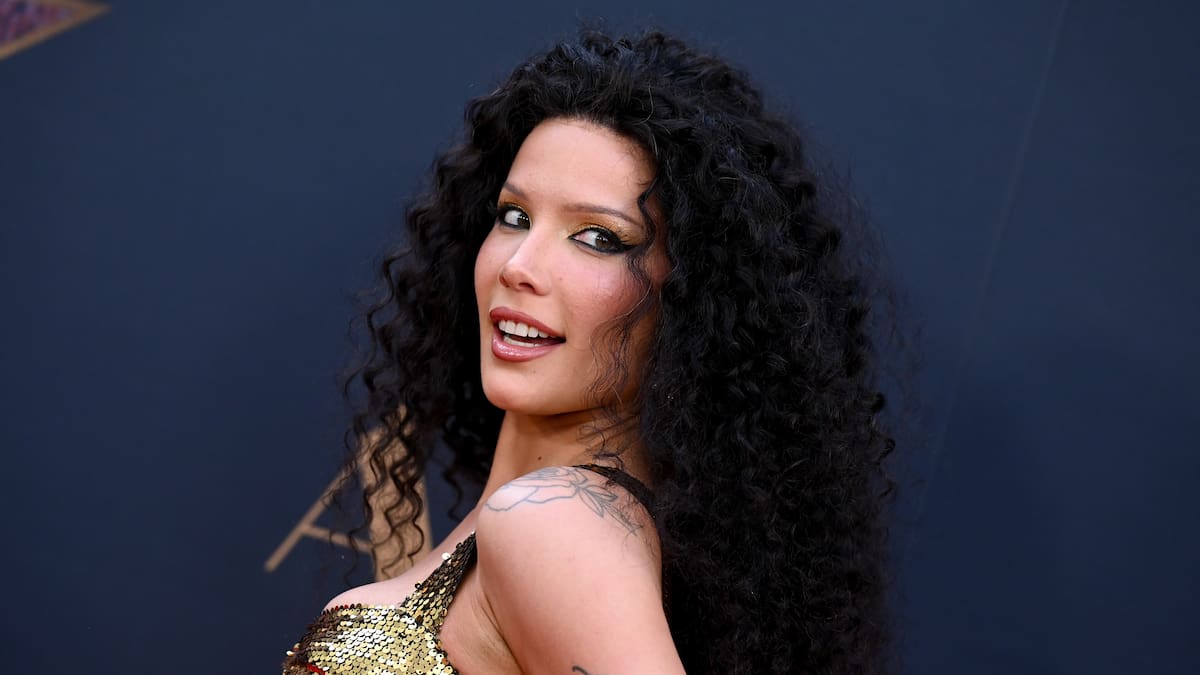 Halsey lanza el cuarto adelanto de ' The Great Impersonator': las dos caras de 'Ego' | Novedades | LOS40