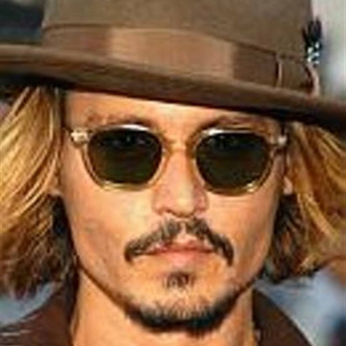 Johnny Depp sorprende con actuación musical en directo