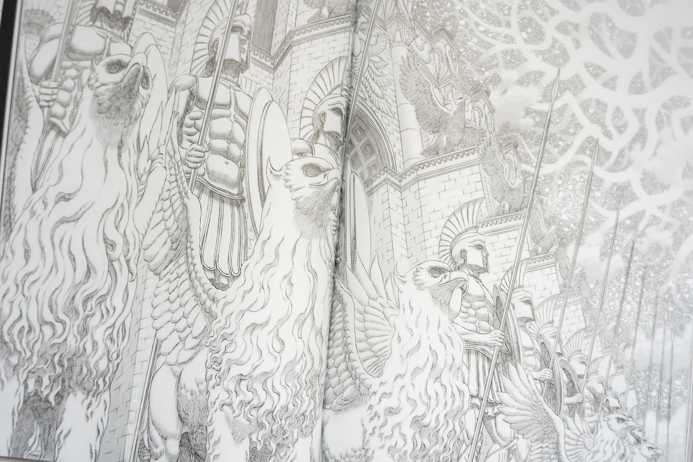 El catálogo de la exposición de arte de Kentaro Miura llega a España de la mano de Panini.