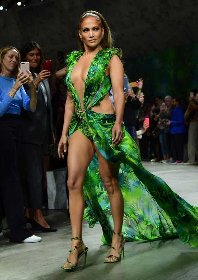 Jennifer Lopez en el desfile de Versace