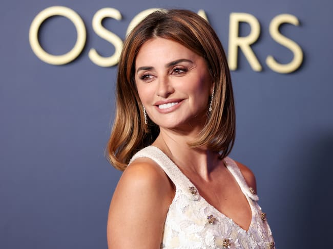La actriz Penélope Cruz a su llegada a los premios 'Governors Awards', celebrados en Los Ángeles, California, el 9 de enero de 2024.