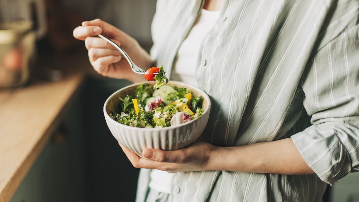 Los nutricionistas coinciden sobre el mayor error al intentar perder peso: "El cuerpo responde ralentizando el metabolismo"