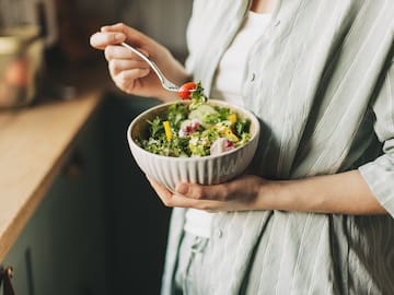 Los nutricionistas coinciden sobre el mayor error al intentar perder peso: "El cuerpo responde ralentizando el metabolismo"