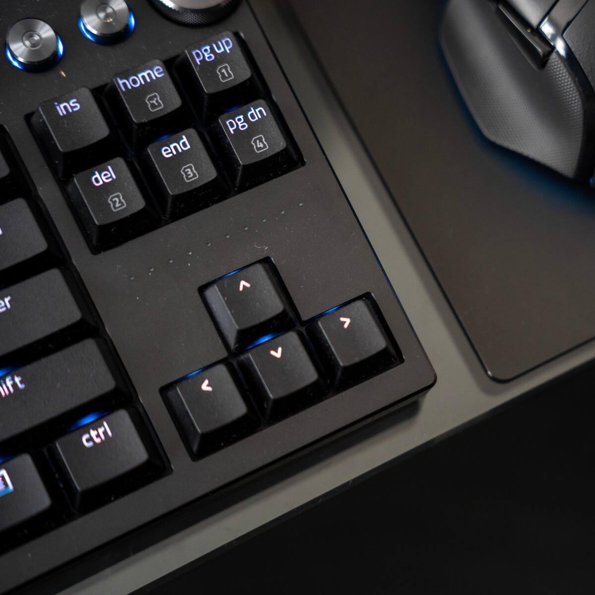 Razer Atlas Pro: ¿Tiene sentido gastarse más de 100 euros en una alfombrilla de cristal?