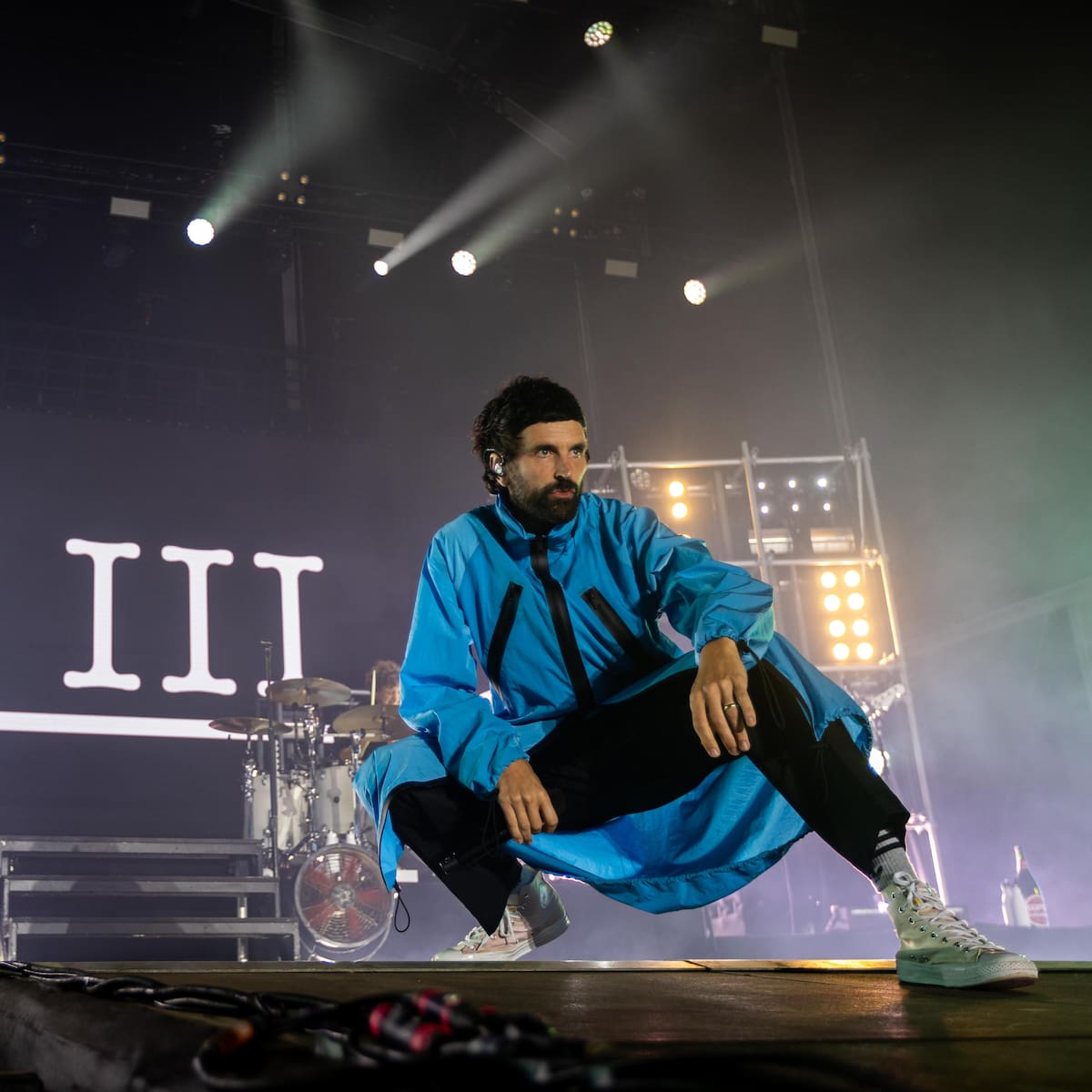 Kasabian lanza su noveno disco 'ACT III', una psicodélica mirada al futuro que no olvida sus raíces
