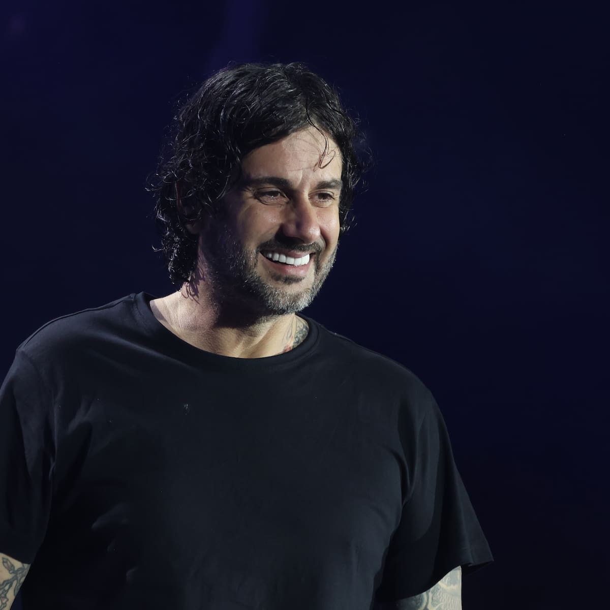 Melendi regresa a sus orígenes más rockeros en ‘No me des la tabarra’, nuevo adelanto de su próximo disco