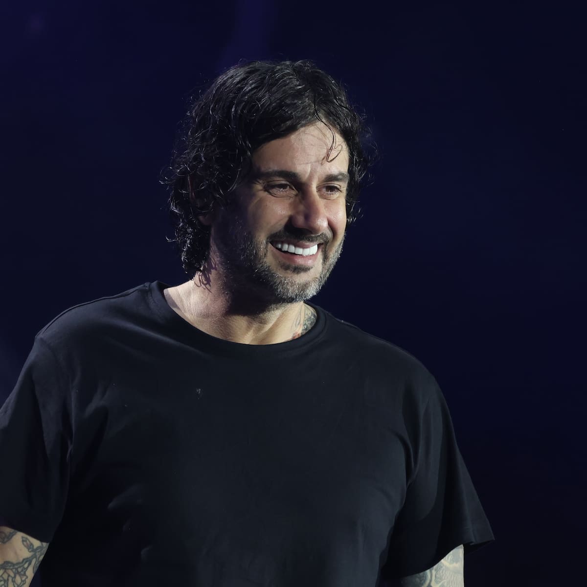 Melendi regresa a sus orígenes más rockeros en ‘No me des la tabarra’, nuevo adelanto de su próximo disco