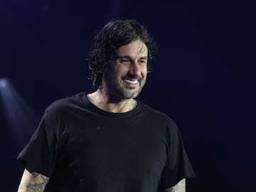 Melendi estrena 'Mentiras arriesgadas', el tercer adelanto de 'Pop Rock', lleno de guiños cinéfilos