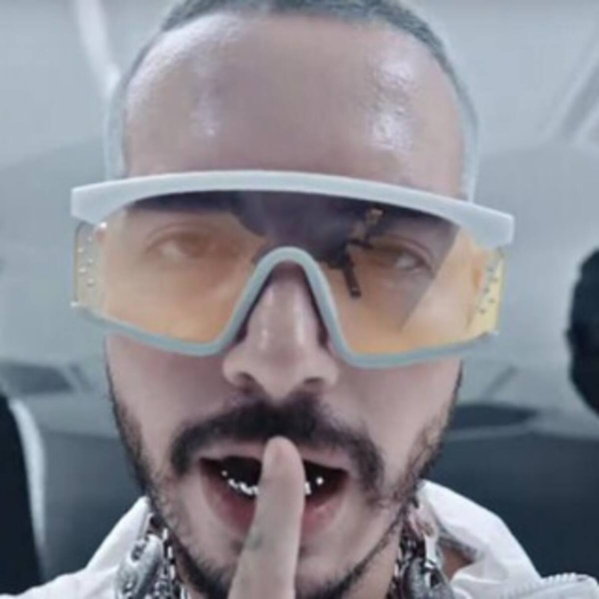 J Balvin viene con "Blanco"