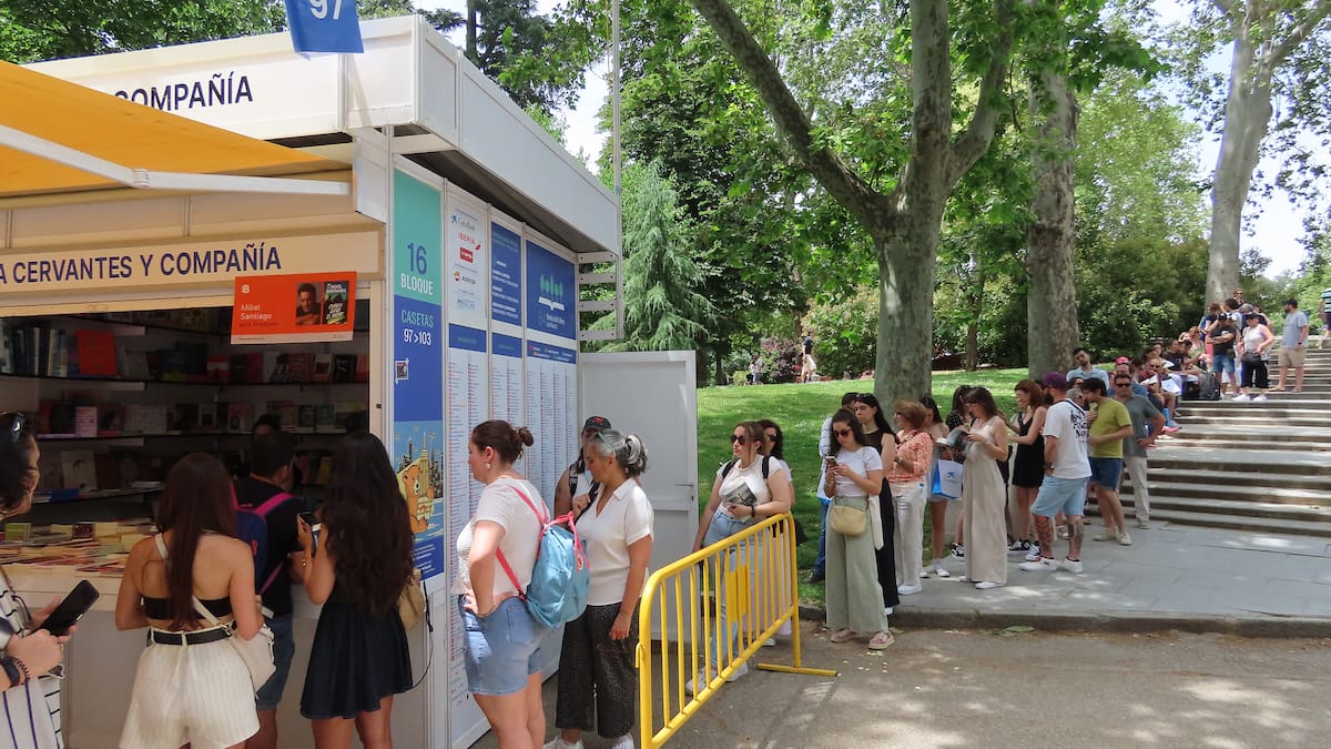 ¿Quién firma hoy, sábado 30 de mayo, en la Feria del Libro 2026? Lista completa de los autores y horarios