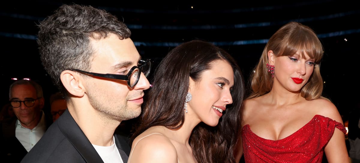 Jack Antonoff, Margaret Qualley y Taylor Swift en los Grammy 2025