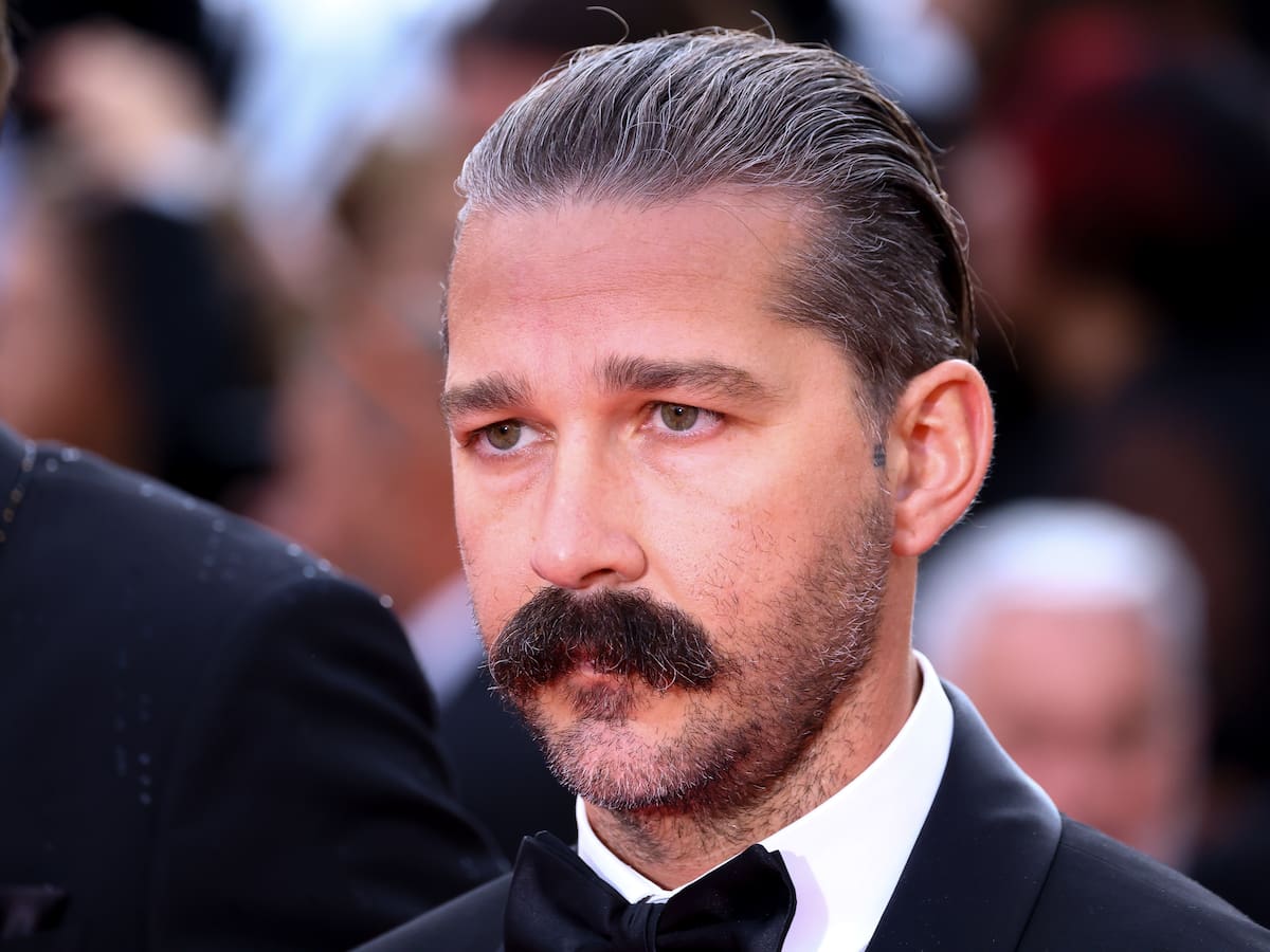 Detienen a Shia Labeouf por "aterrorizar" en los carnavales de Nueva Orleans entre rumores de ruptura con Mia Goth