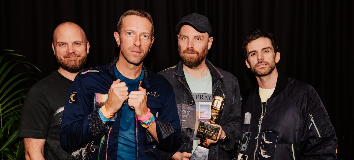 Coldplay posando en los Billboard Music Awards 2024.