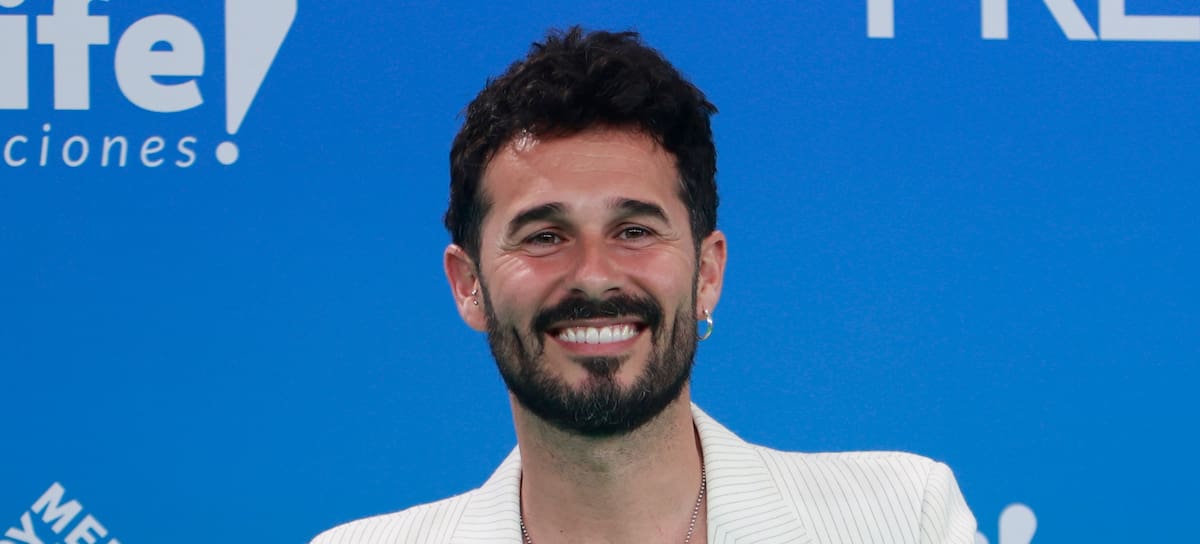 Antoñito Molina en la alfombra verde de los Premios Dial Tenerife, marzo de 2026.
