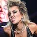 Miley Cyrus para su concierto para reconocer que casi sufre un ataque de pánico