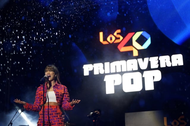 Aitana sobre el escenario de LOS40 Primavera Pop