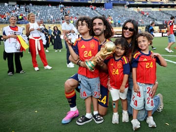 La vida personal de Cucurella: su pareja, hijos, la promesa del Mundial y cómo se ha ganado el corazón de los españoles