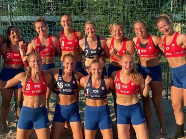Selección femenil de balonmano de playa en Noruega aceptaron la multa y decidieron no cambiar su uniforme