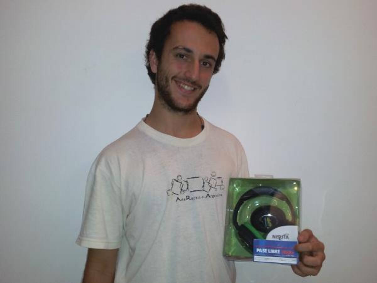 Tomás es uno de los ganadores de los auriculares de 40 Principales by Nisuta