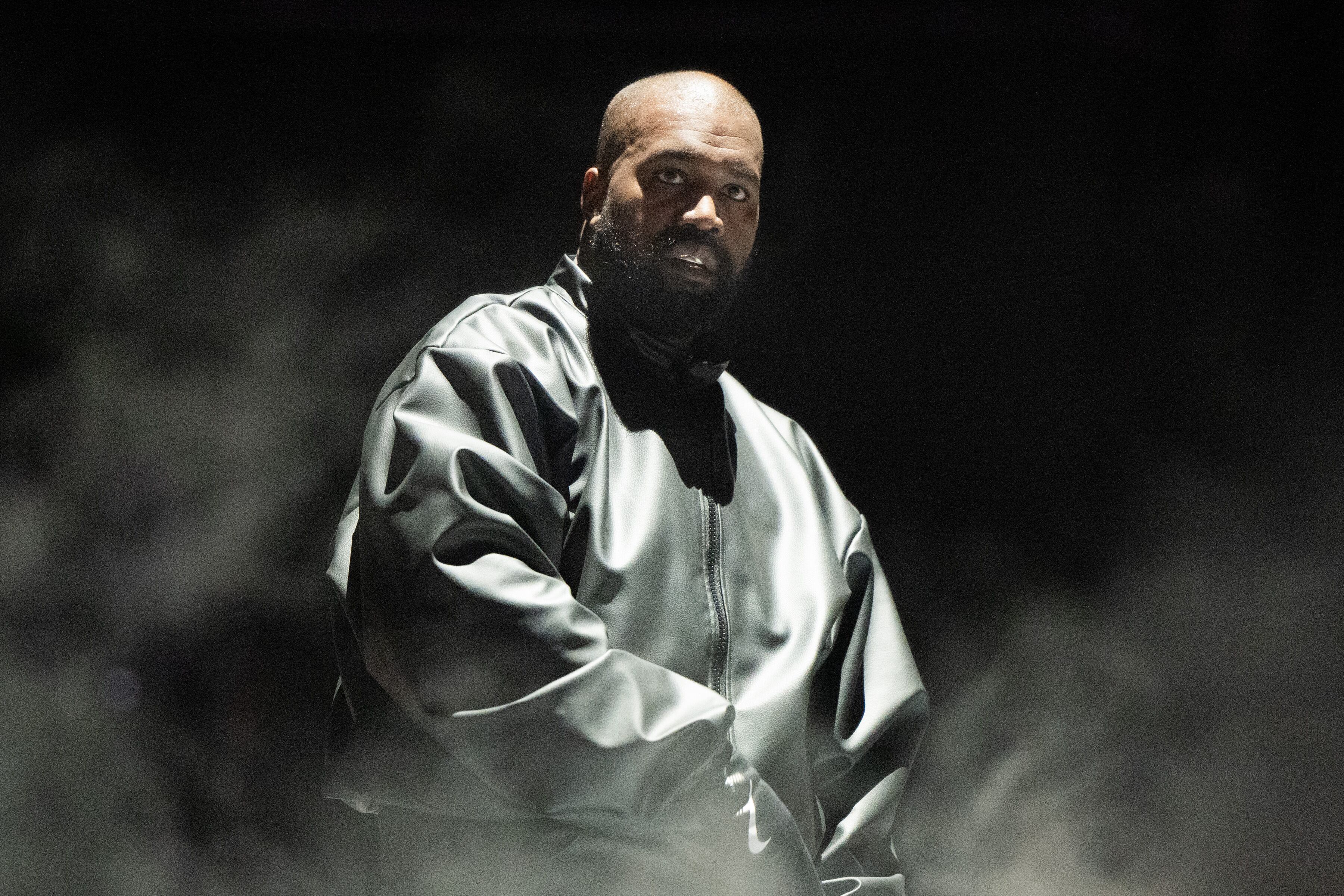 Kanye West actúa durante su concierto "Vultures 1" en el Rolling Loud de 2024 en el Hollywood Park Grounds, 14 de marzo de 2024 en Inglewood, California. Scott Dudelson/Getty Images