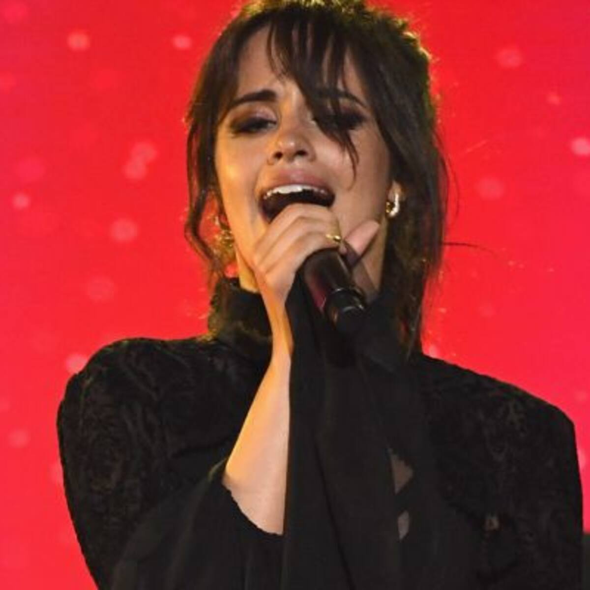 Camila Cabello regaló entradas para su show en un aeropuerto