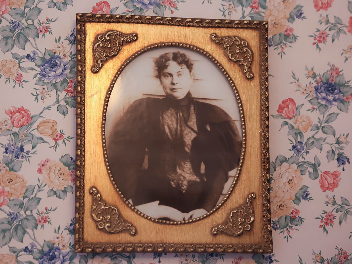 La historia de Lizzie Borden, la 'loca del hacha' que cargó con el doble (y brutal) asesinato de su familia