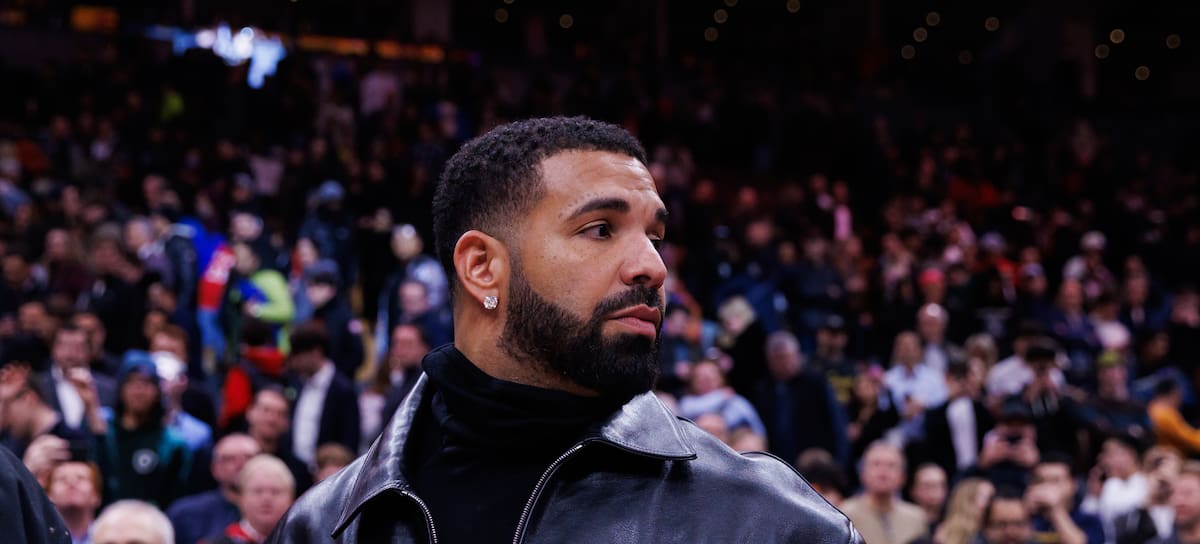 El rapero Drake en el partido de la NBA entre los Toronto Raptors y los Golden State Warriors, celebrado en el Scotiabank Arena el 13 de enero de 2025 en Toronto, Canadá.