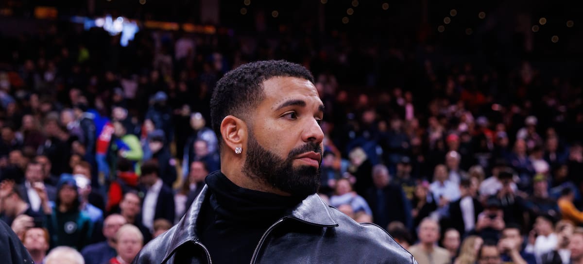 El rapero Drake en el partido de la NBA entre los Toronto Raptors y los Golden State Warriors, celebrado en el Scotiabank Arena el 13 de enero de 2025 en Toronto, Canadá.