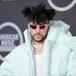 Bad Bunny celebra sus 28 años trabajando en su nuevo disco en la playa