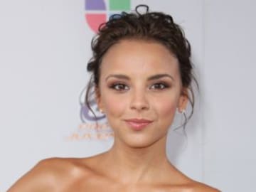 Chenoa rescata unos vaqueros de hace 30 años y todo el mundo opina sobre ellos