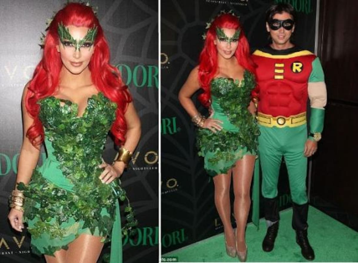 Kim Kardashian, celebrando su reciente separación- eligió a la peor enemiga de Batman -la Hiedra Venenosa- para meter miedo. Como es habitual es sus outfit, Kim se decantó por un atuendo muy sexy con un mini vestido verde repleto de hojas y unas originales cejas. Y como complemento estrella, su mejor amigo Jonathan Cheban disfrazado como no, de Robin