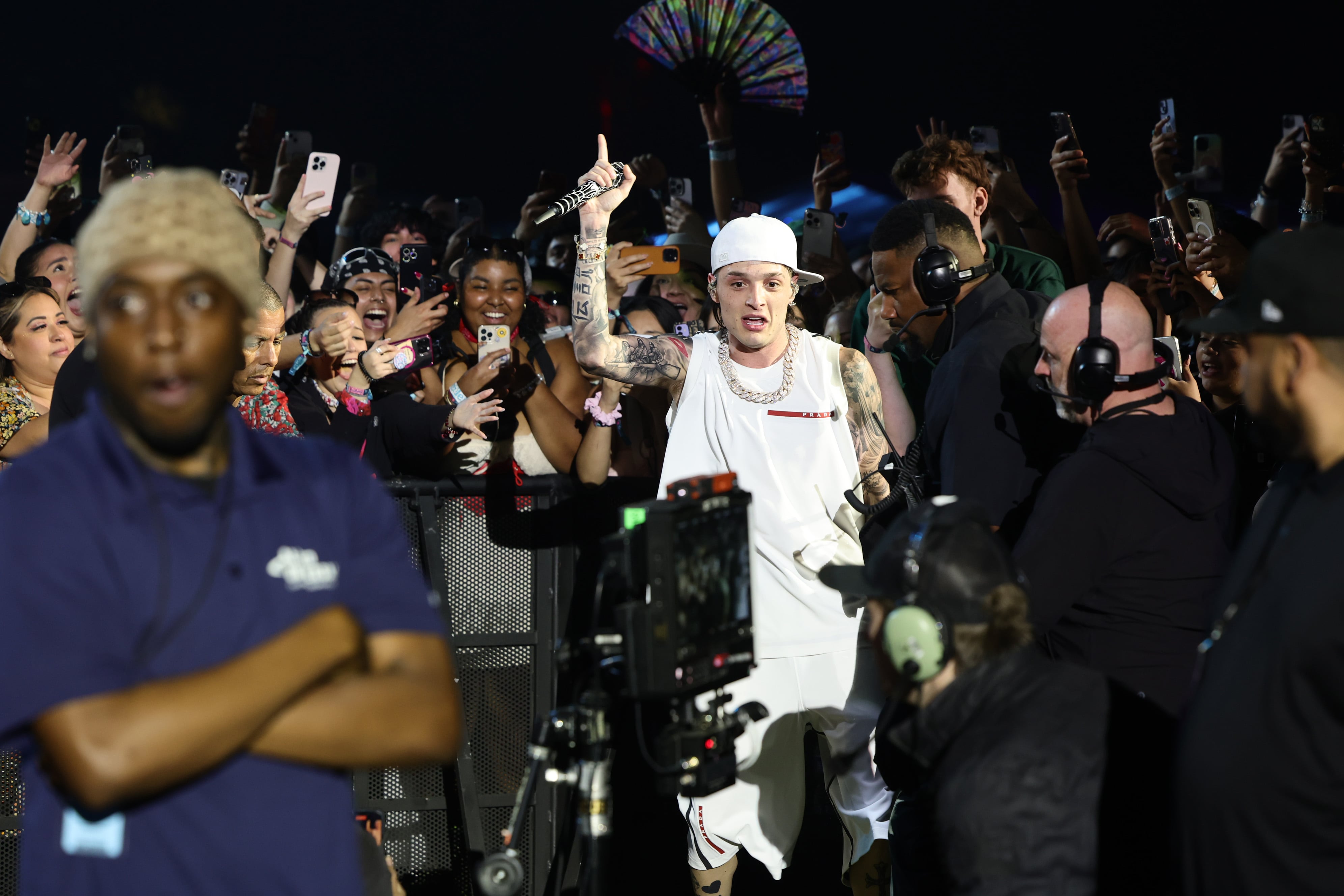"¡Qué vivan los corridos! ¡Qué viva México! ¡Y que viva la pu... Doble P, viejo!", terminó gritando antes de abandonar el escenario.