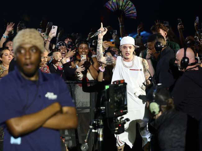 "¡Qué vivan los corridos! ¡Qué viva México! ¡Y que viva la pu... Doble P, viejo!", terminó gritando antes de abandonar el escenario.