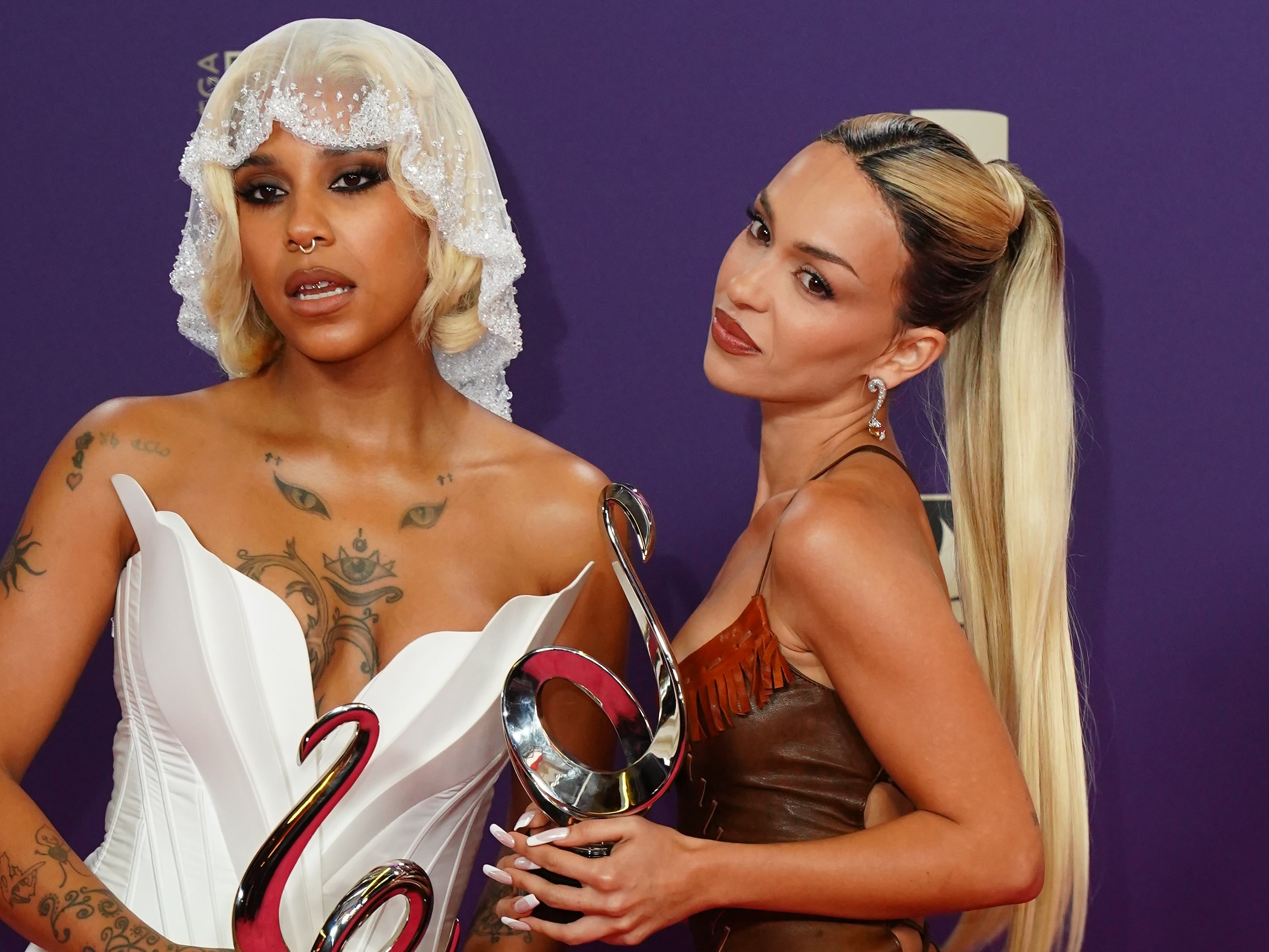 Bad Gyal junto a Tokischa en los Premios Lo Nuestro