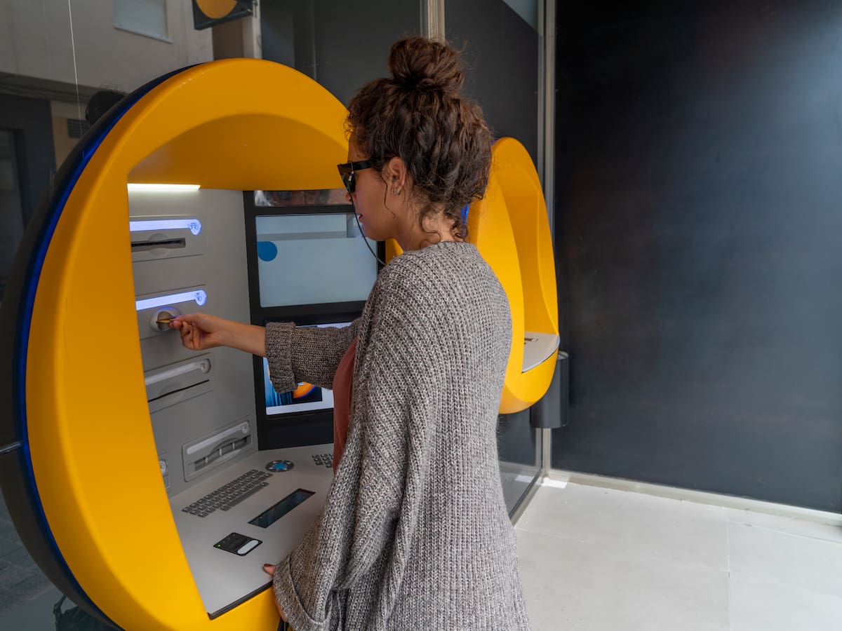 No todos los bancos pagan la Lotería de Navidad: descubre cuáles sí lo hacen en 2025