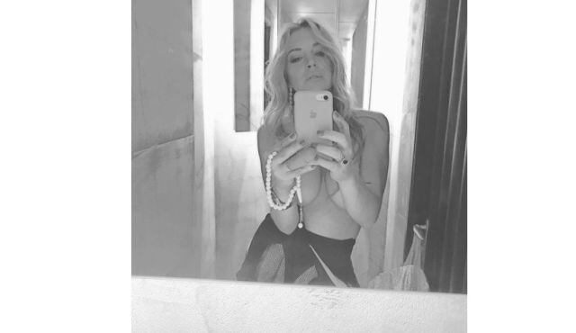 El topless de Lindsay Lohan!