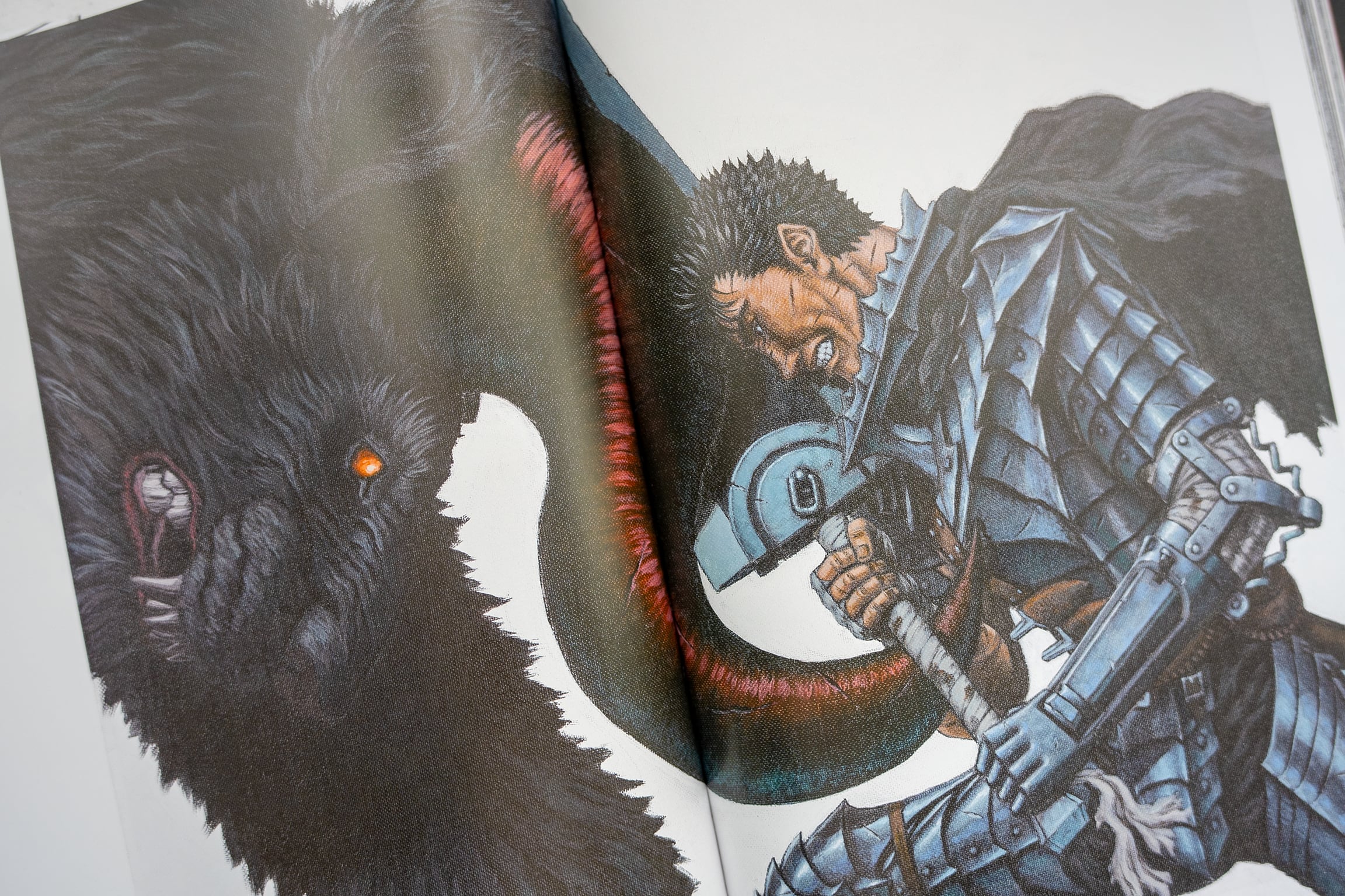 El catálogo de la exposición de arte de Kentaro Miura llega a España de la mano de Panini.