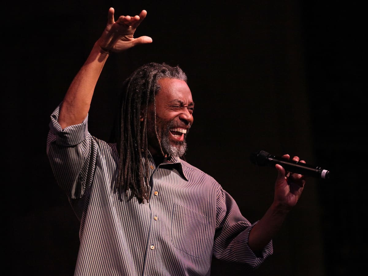 Bobby McFerrin, Robin Williams y Tom Cruise: el sabroso ‘cocktail’ de la ubicua ‘Don’t worry be happy’