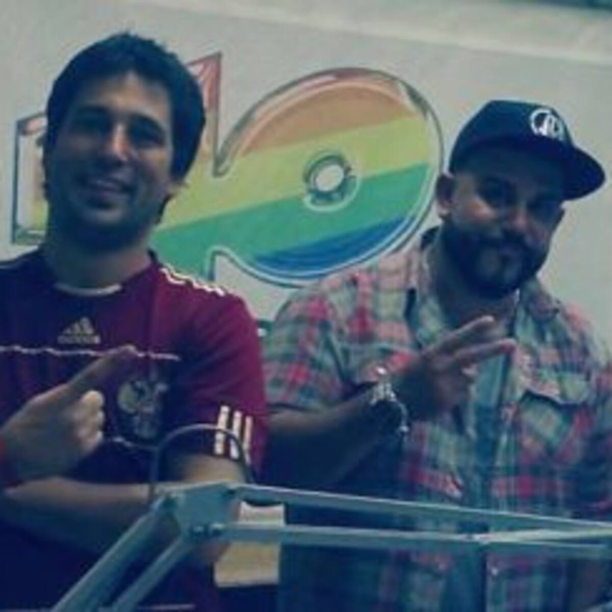 Nico Magaldi recibe a Juani Martinez después de sus vacaciones