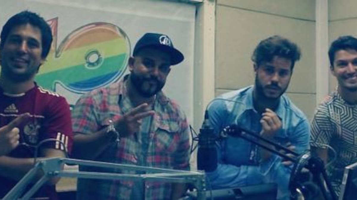 Nico Magaldi recibe a Juani Martinez después de sus vacaciones