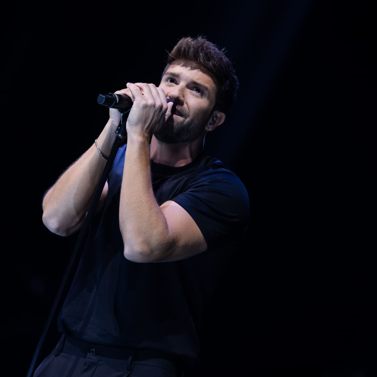 Pablo Alborán desata la emoción en un Palau Sant Jordi a rebosar y presenta una canción en exclusiva
