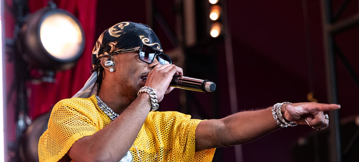 D4vd actuando en Coachella, abril 2025