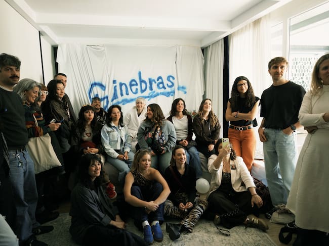 Imagen de la presentación inmersiva del último lanzamiento de Ginebras, 'Donde nada es para tanto'.