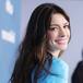 ANNE HATHAWAY "DESTROZA" A KELLY CLARKSON HACIENDO SU MEJOR VERSIÓN DE 'SINCE U BEEN GONE'