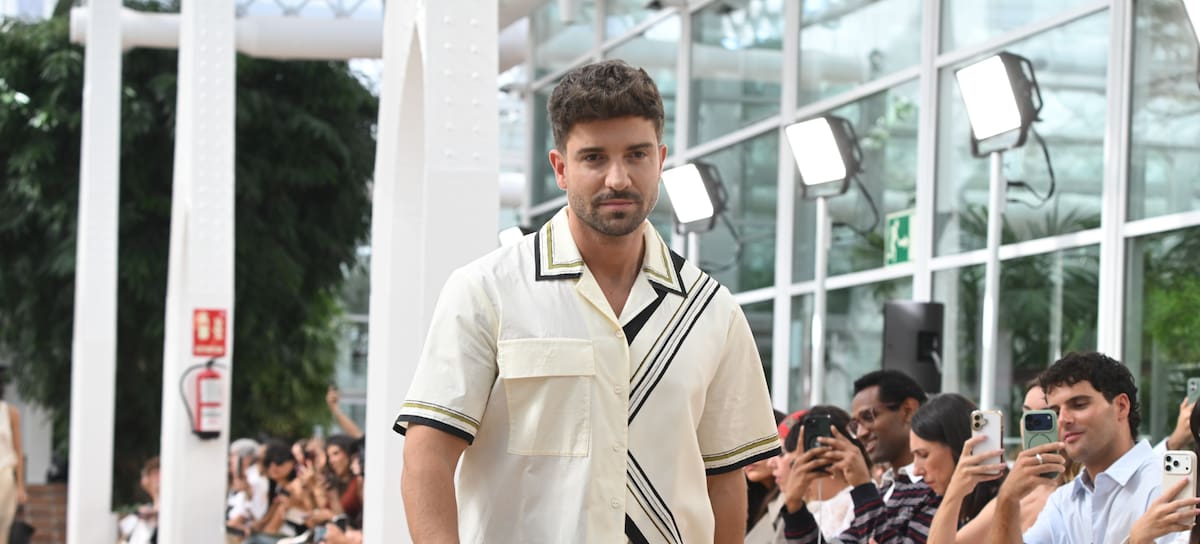 Pablo Alborán desfila para Adolfo Domínguez, en la Mercedes-Benz Fashion Week de Madrid 2026.