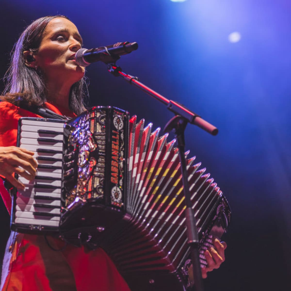 'Tengo que contarte' de Julieta Venegas y Natalia Lafourcade: una conversación entre amigas convertida en ranchera