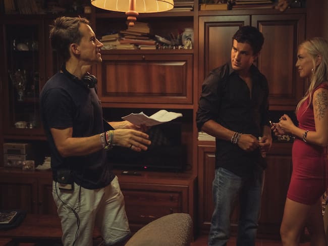 Mat Whitecross, Óscar Casas y Ana Mena en el rodaje de 'Ídolos'. / Manolo Pavón.